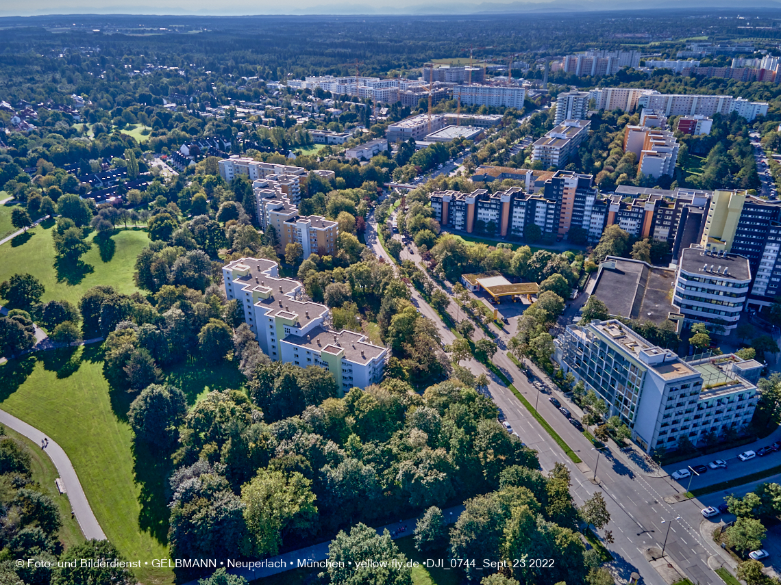 23.09.2022 - Karl-Marx-Ring 53-53c und Studentenwohnheim und Marx-Zentrum in Neuperlach